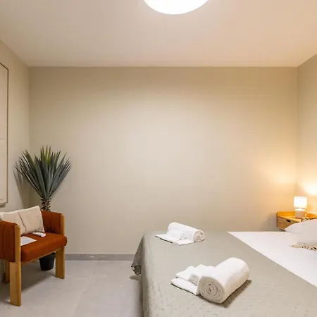 Carmen Hotel *