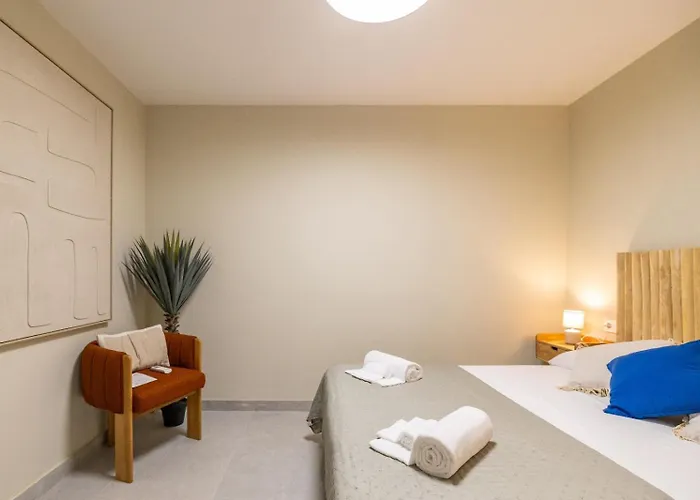 Carmen Hotel *
